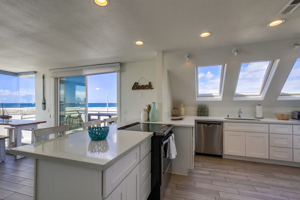 Virtual tour photo 17 of 45 for 2695 Ocean Front Walk