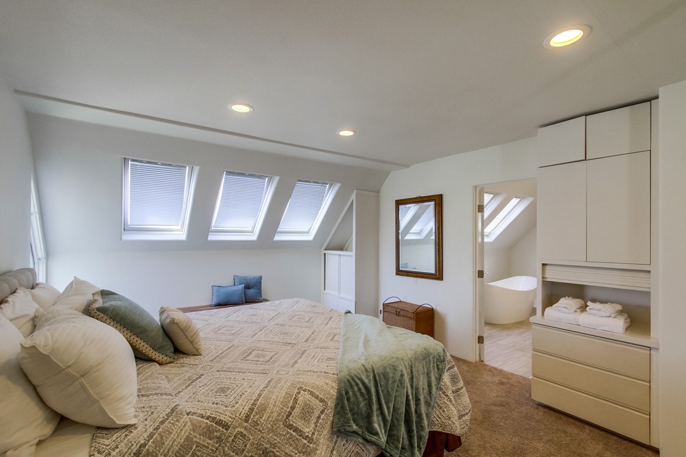 Virtual tour photo 21 of 45 for 2695 Ocean Front Walk