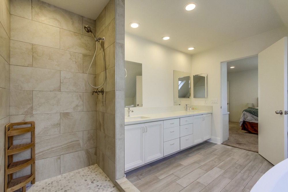 Virtual tour photo 25 of 45 for 2695 Ocean Front Walk
