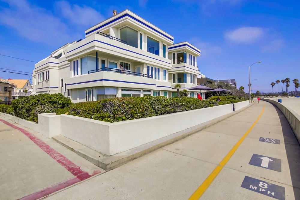 Virtual tour photo 3 of 54 for 2695 Ocean Front Walk
