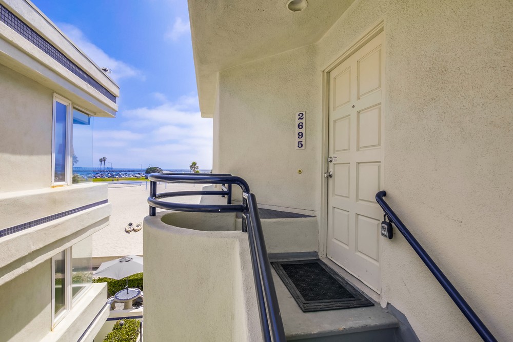 Virtual tour photo 6 of 54 for 2695 Ocean Front Walk