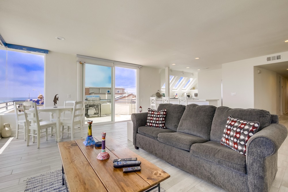 Virtual tour photo 10 of 54 for 2695 Ocean Front Walk