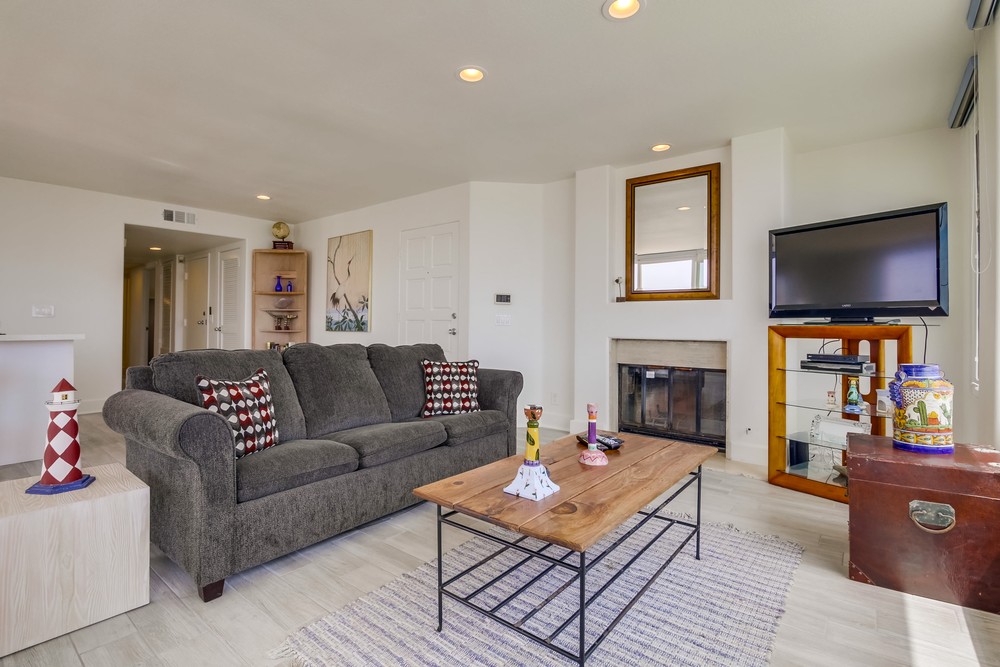 Virtual tour photo 11 of 54 for 2695 Ocean Front Walk