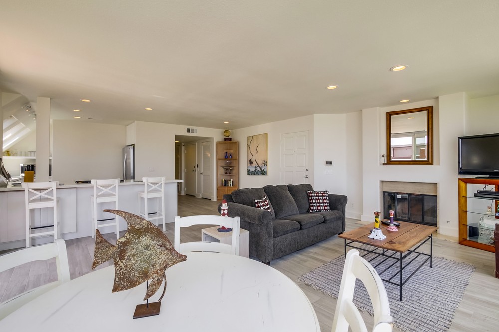 Virtual tour photo 15 of 54 for 2695 Ocean Front Walk