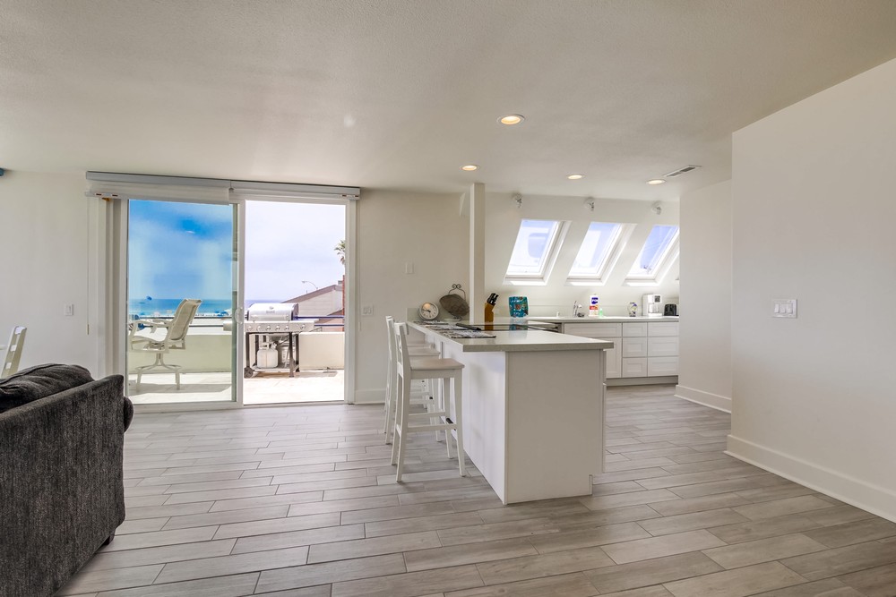 Virtual tour photo 17 of 54 for 2695 Ocean Front Walk