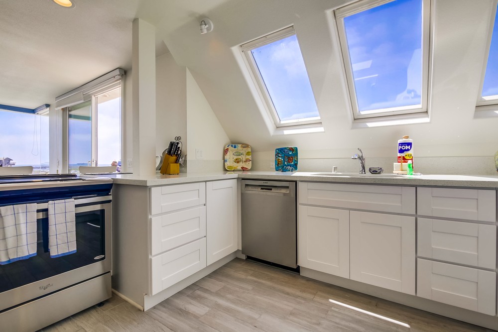 Virtual tour photo 23 of 54 for 2695 Ocean Front Walk