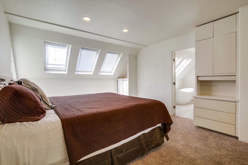 Virtual tour photo 35 of 54 for 2695 Ocean Front Walk
