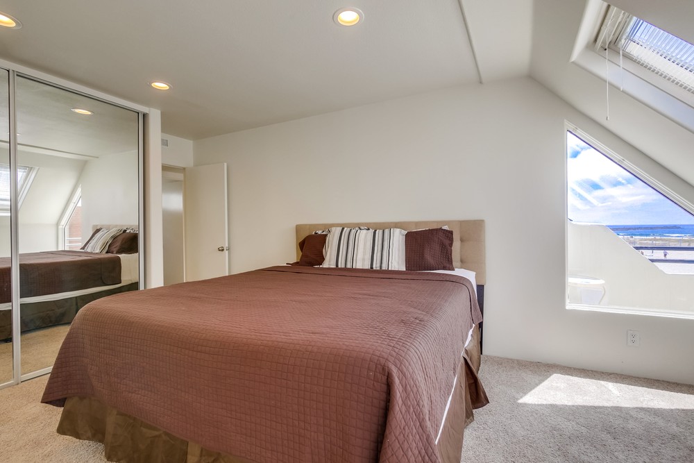 Virtual tour photo 36 of 54 for 2695 Ocean Front Walk