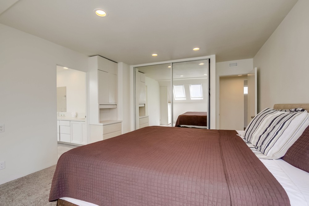 Virtual tour photo 37 of 54 for 2695 Ocean Front Walk