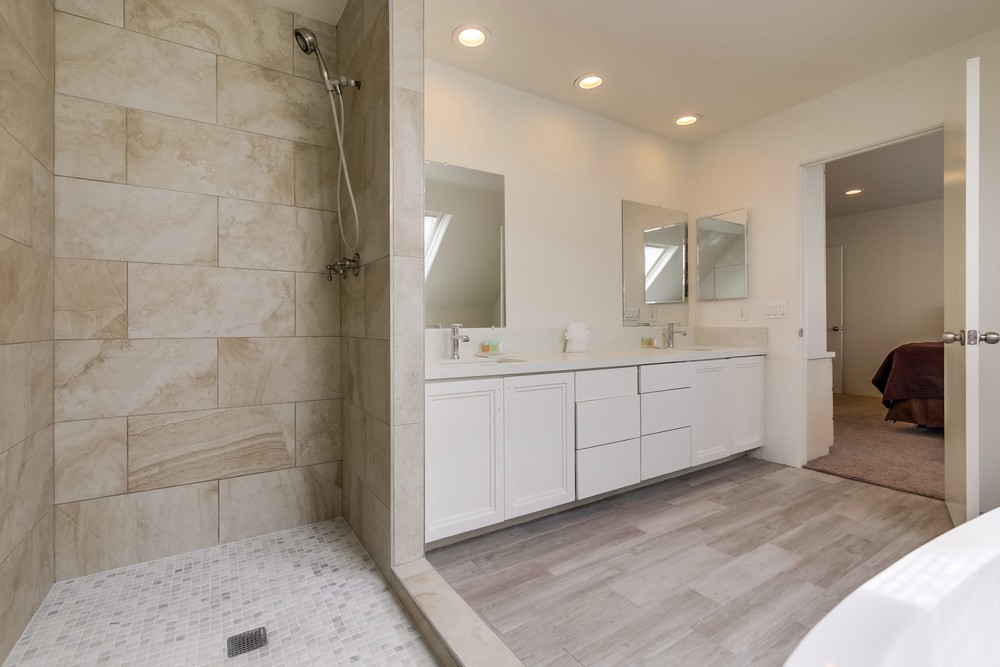 Virtual tour photo 40 of 54 for 2695 Ocean Front Walk