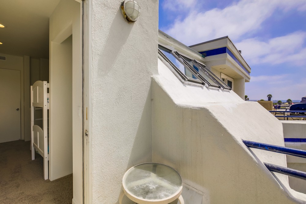 Virtual tour photo 50 of 54 for 2695 Ocean Front Walk