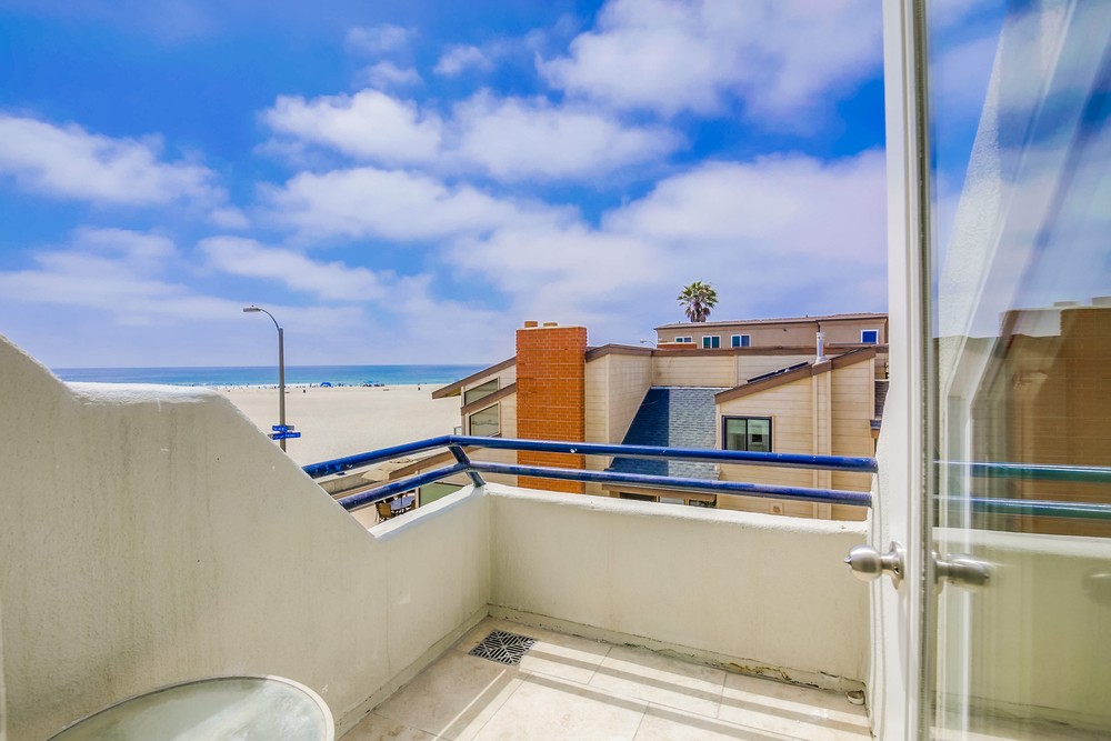 Virtual tour photo 51 of 54 for 2695 Ocean Front Walk