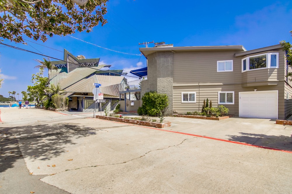 Virtual tour photo 4 of 83 for 2696 Bayside Ln