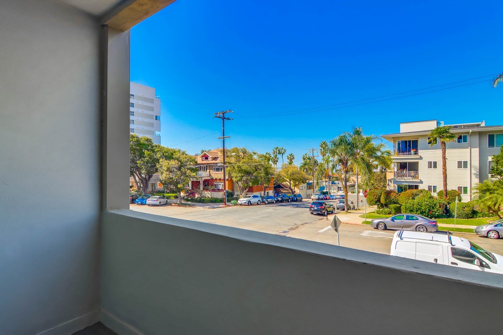 Virtual tour photo 31 of 41 for 2701 2nd Ave