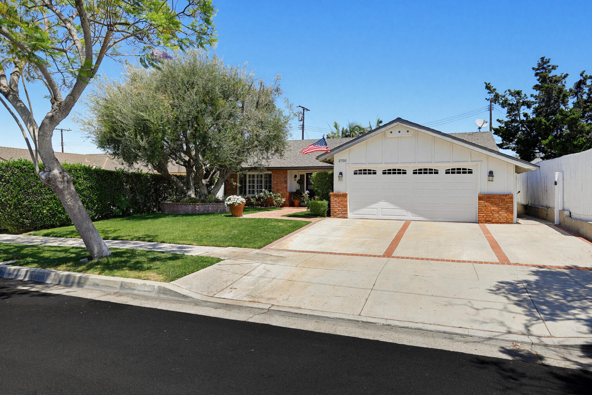 Virtual tour photo 3 of 65 for 2705 E Jacaranda Ave