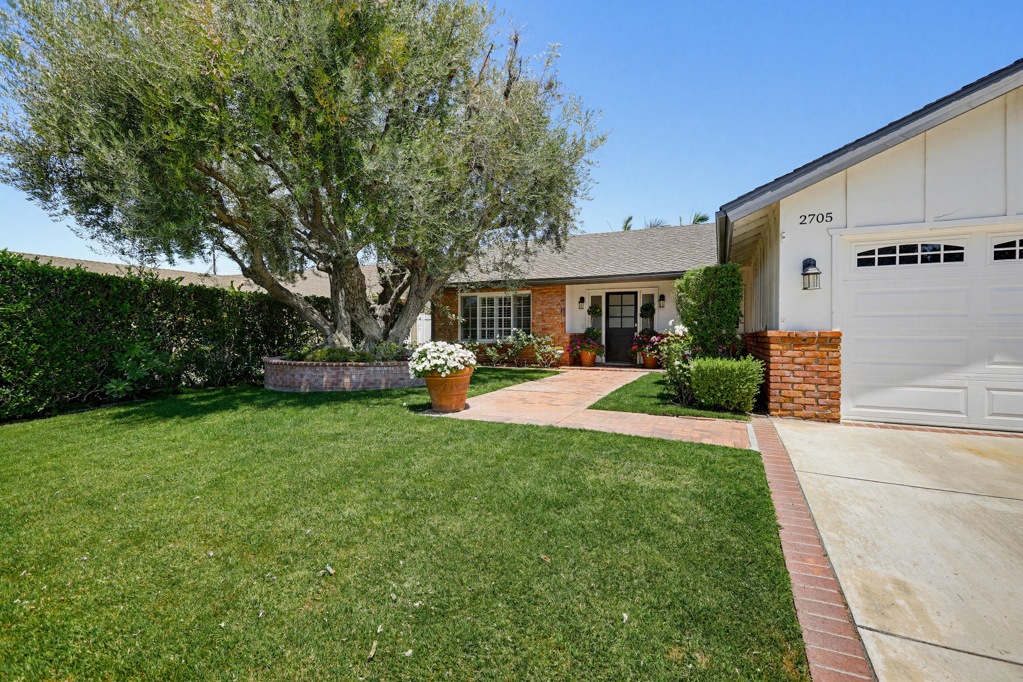 Virtual tour photo 6 of 65 for 2705 E Jacaranda Ave