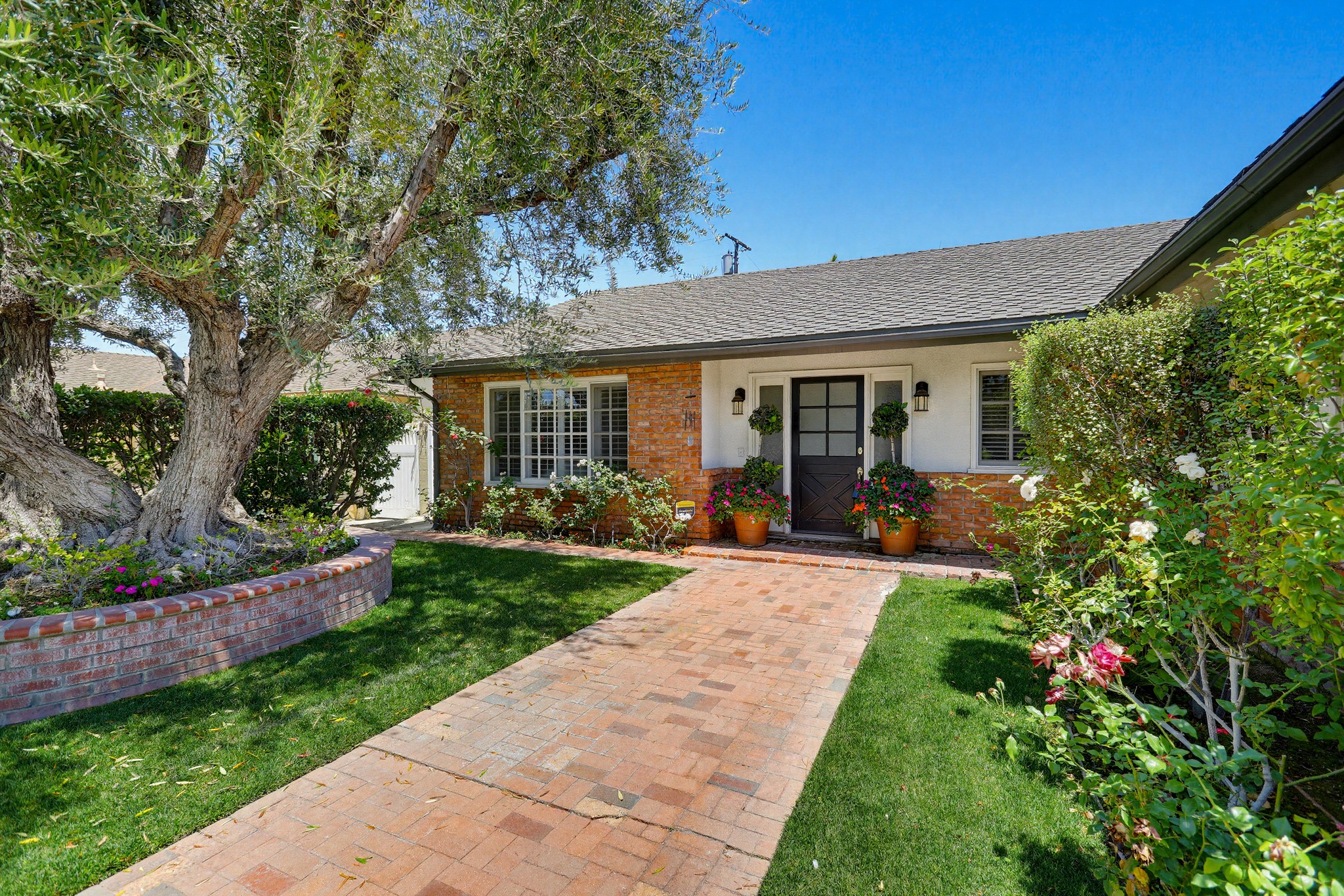 Virtual tour photo 7 of 65 for 2705 E Jacaranda Ave