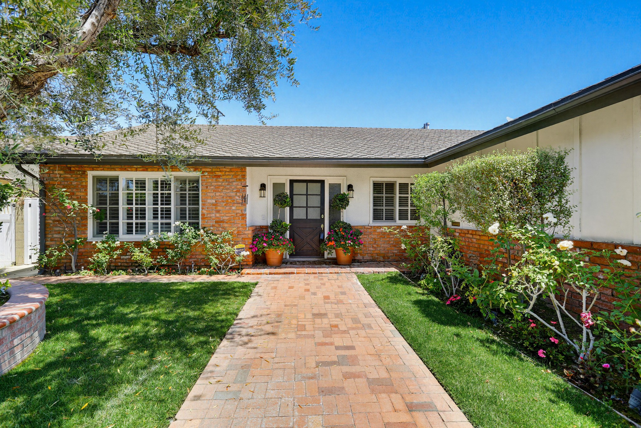 Virtual tour photo 8 of 65 for 2705 E Jacaranda Ave