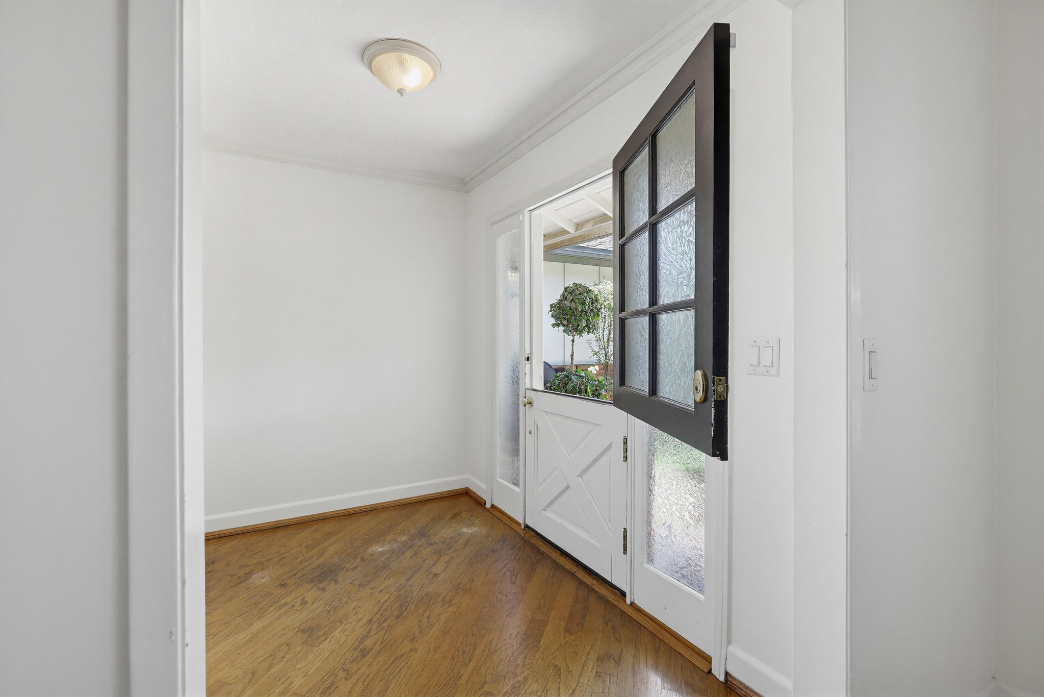 Virtual tour photo 10 of 65 for 2705 E Jacaranda Ave