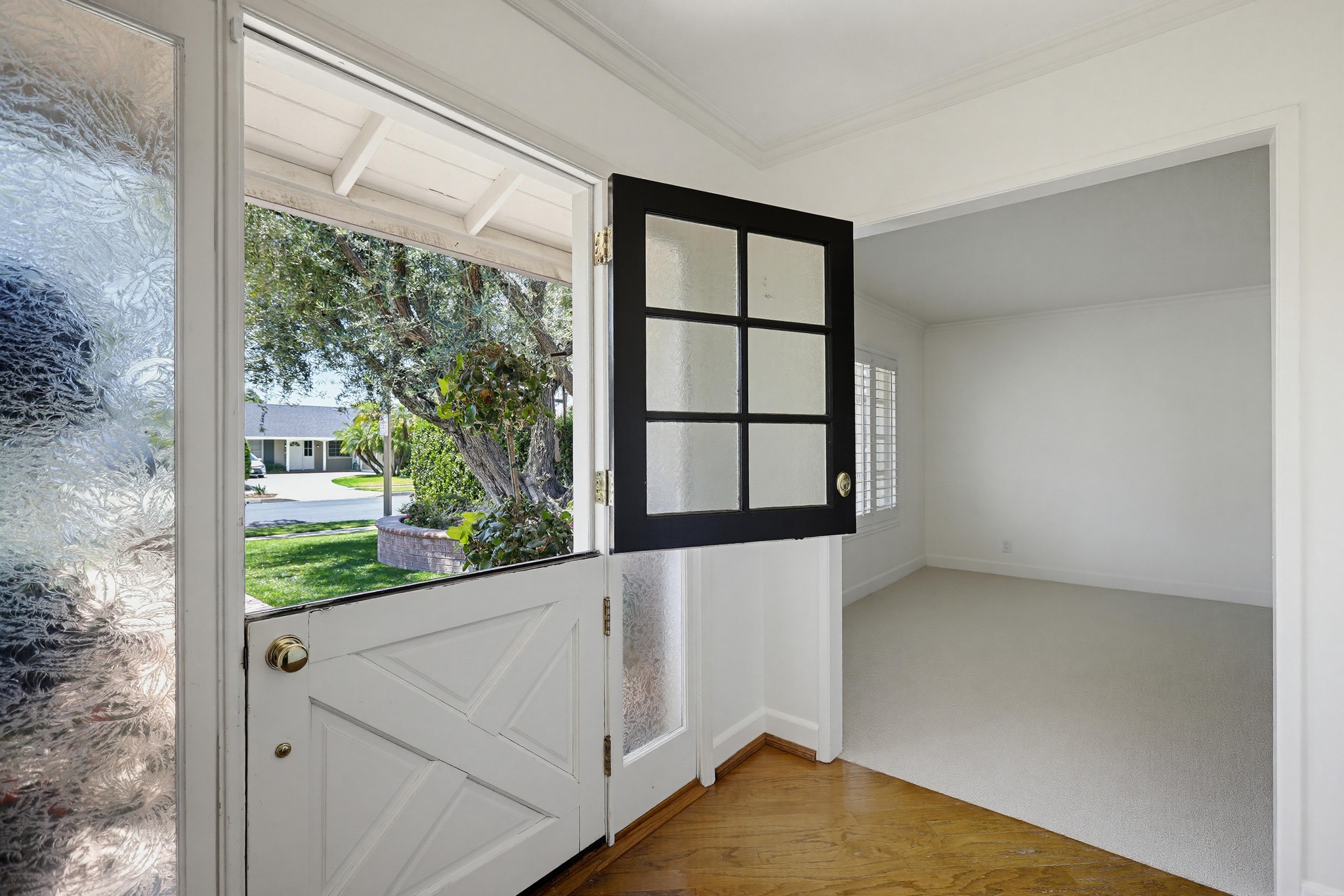 Virtual tour photo 11 of 65 for 2705 E Jacaranda Ave