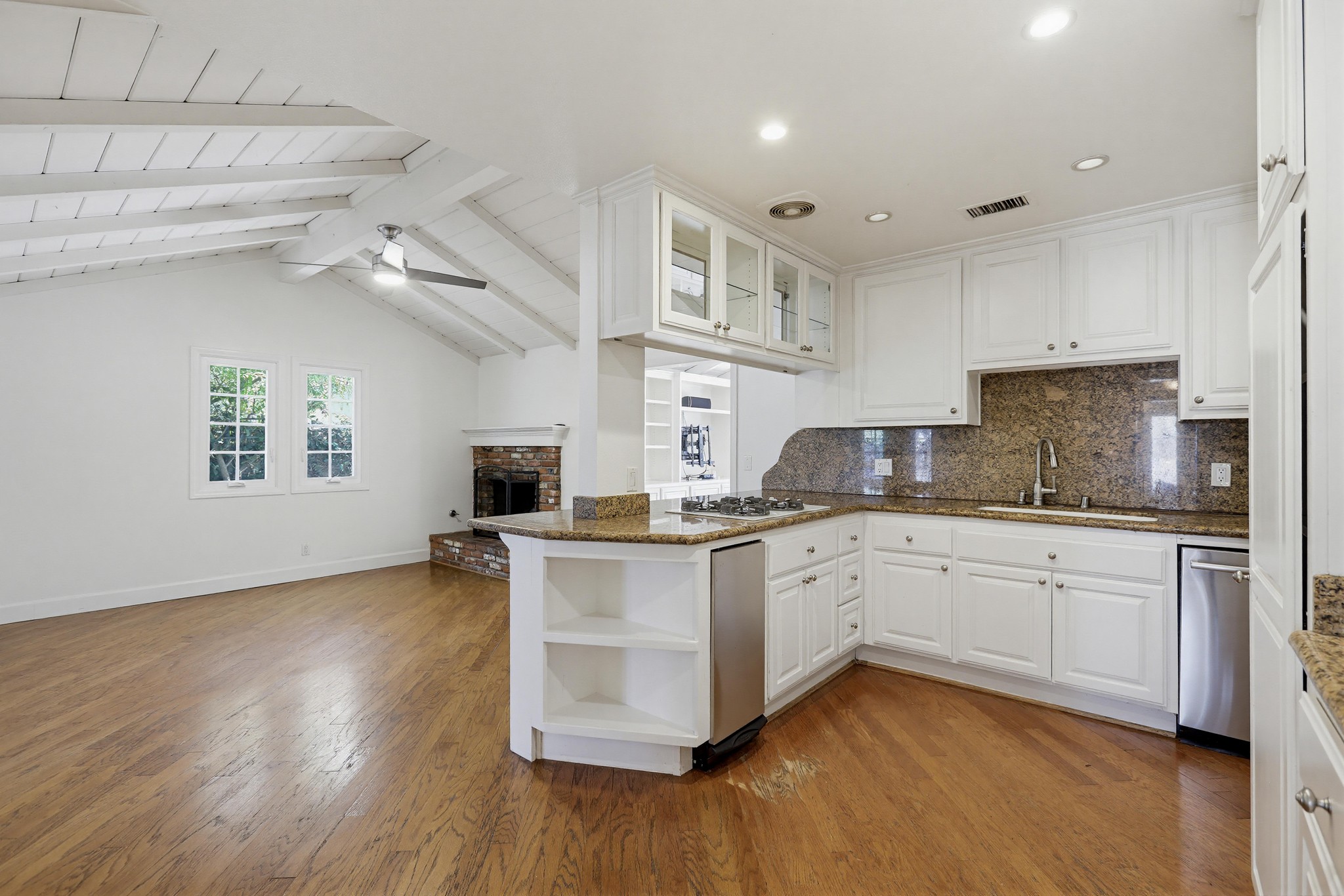 Virtual tour photo 18 of 65 for 2705 E Jacaranda Ave