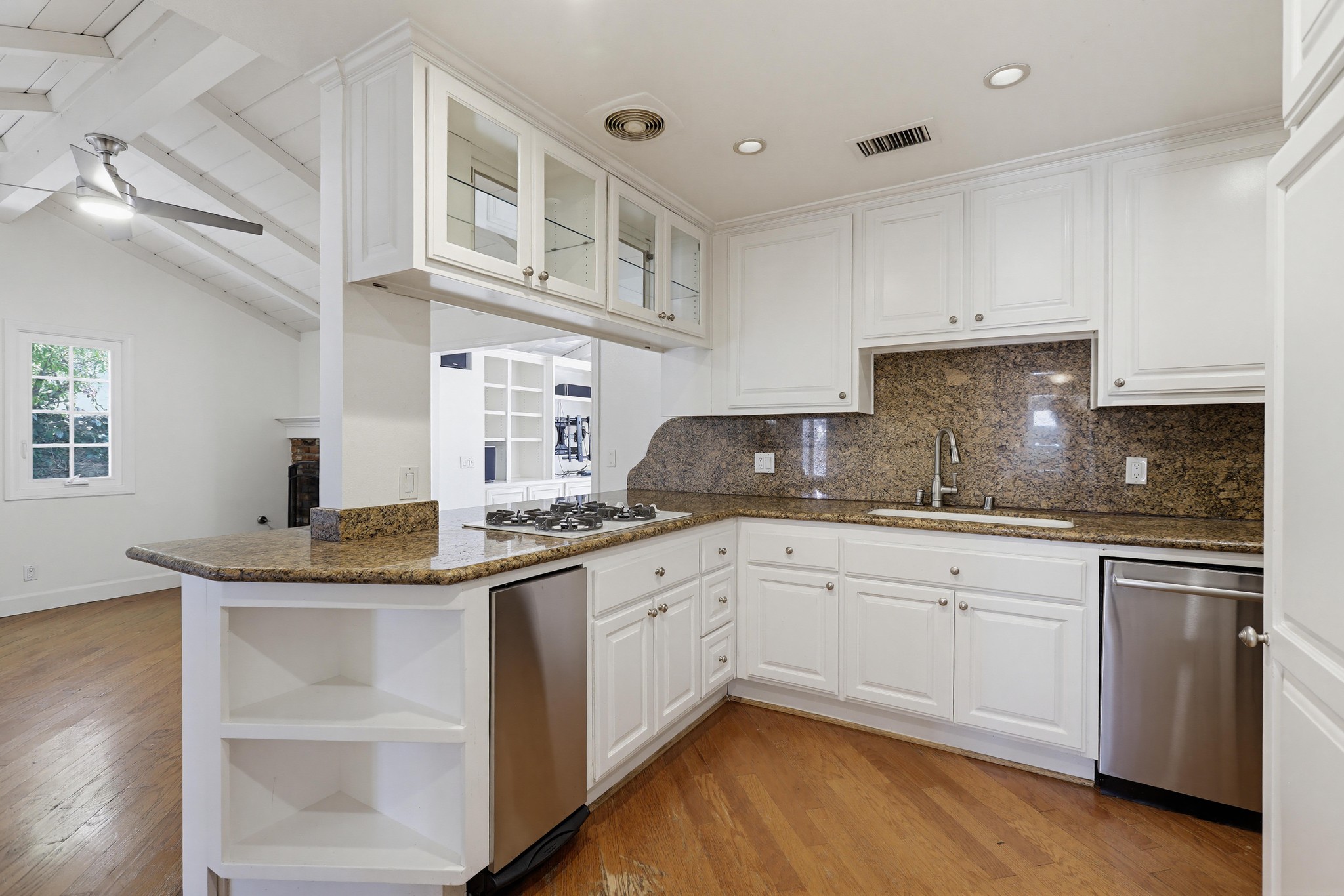 Virtual tour photo 22 of 65 for 2705 E Jacaranda Ave