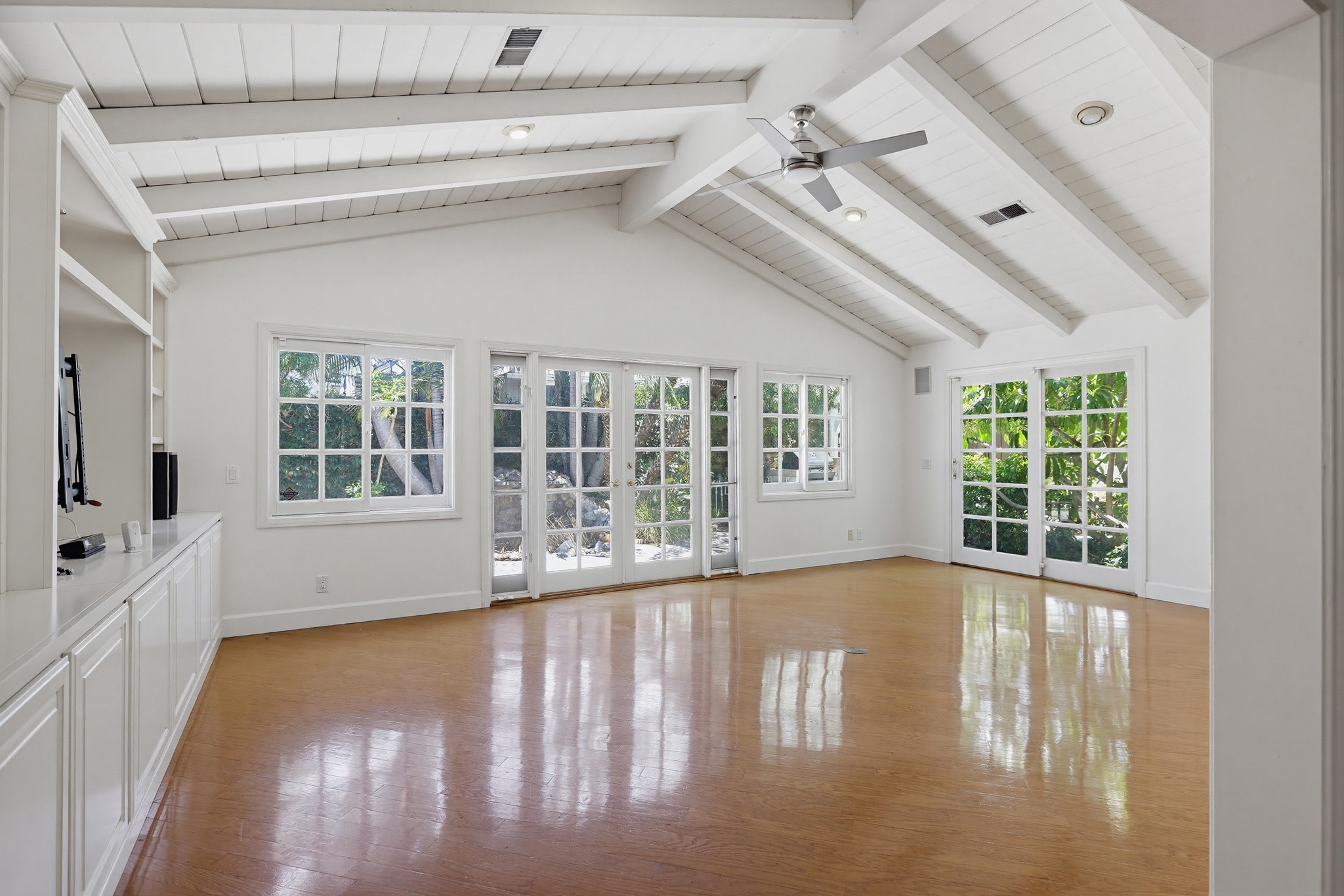 Virtual tour photo 31 of 65 for 2705 E Jacaranda Ave