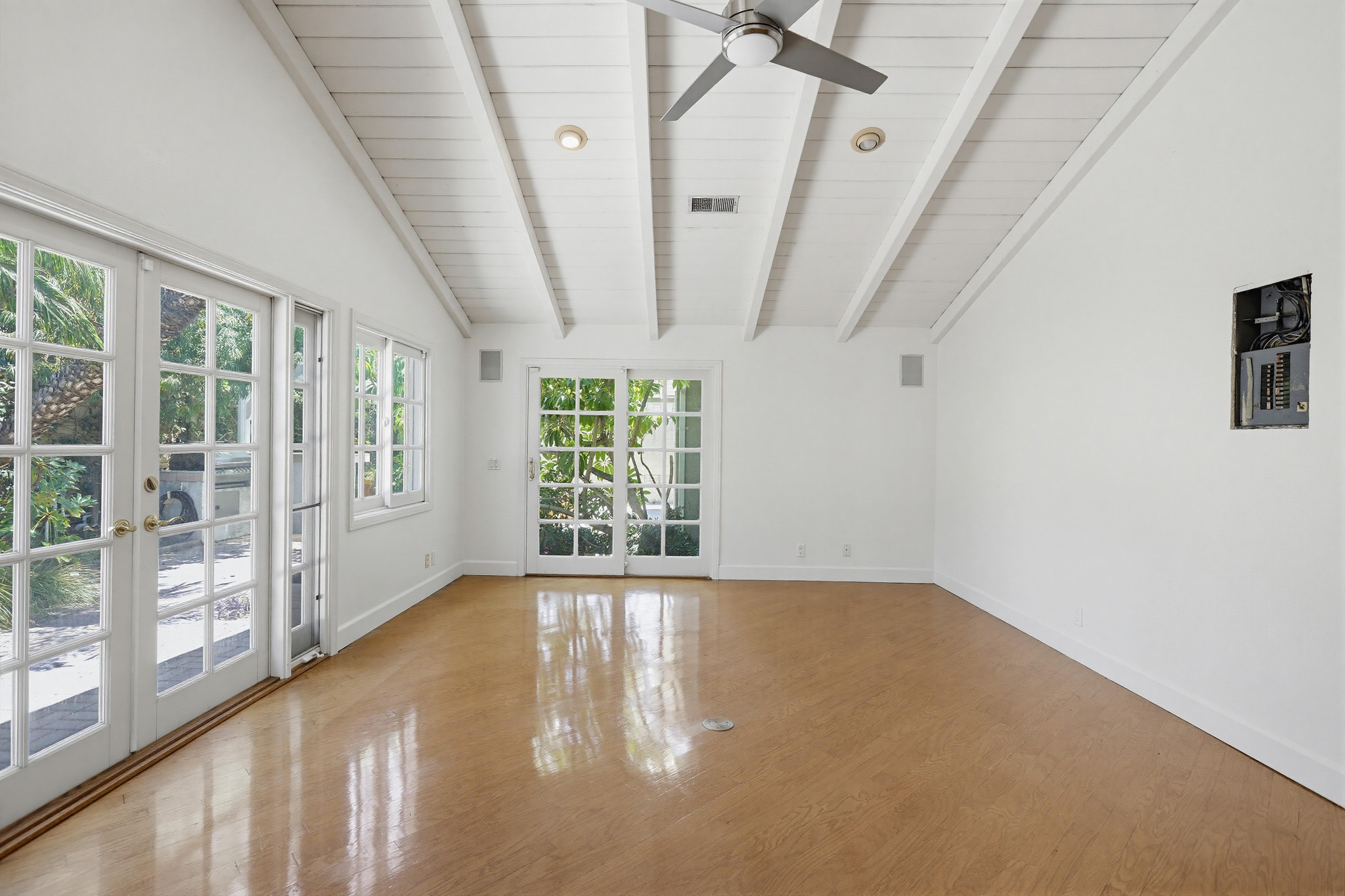 Virtual tour photo 33 of 65 for 2705 E Jacaranda Ave