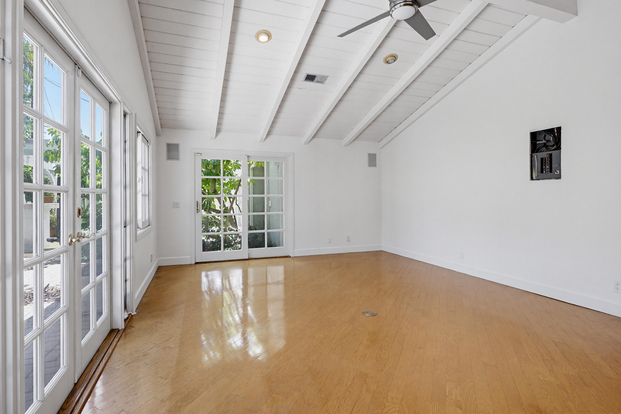 Virtual tour photo 34 of 65 for 2705 E Jacaranda Ave
