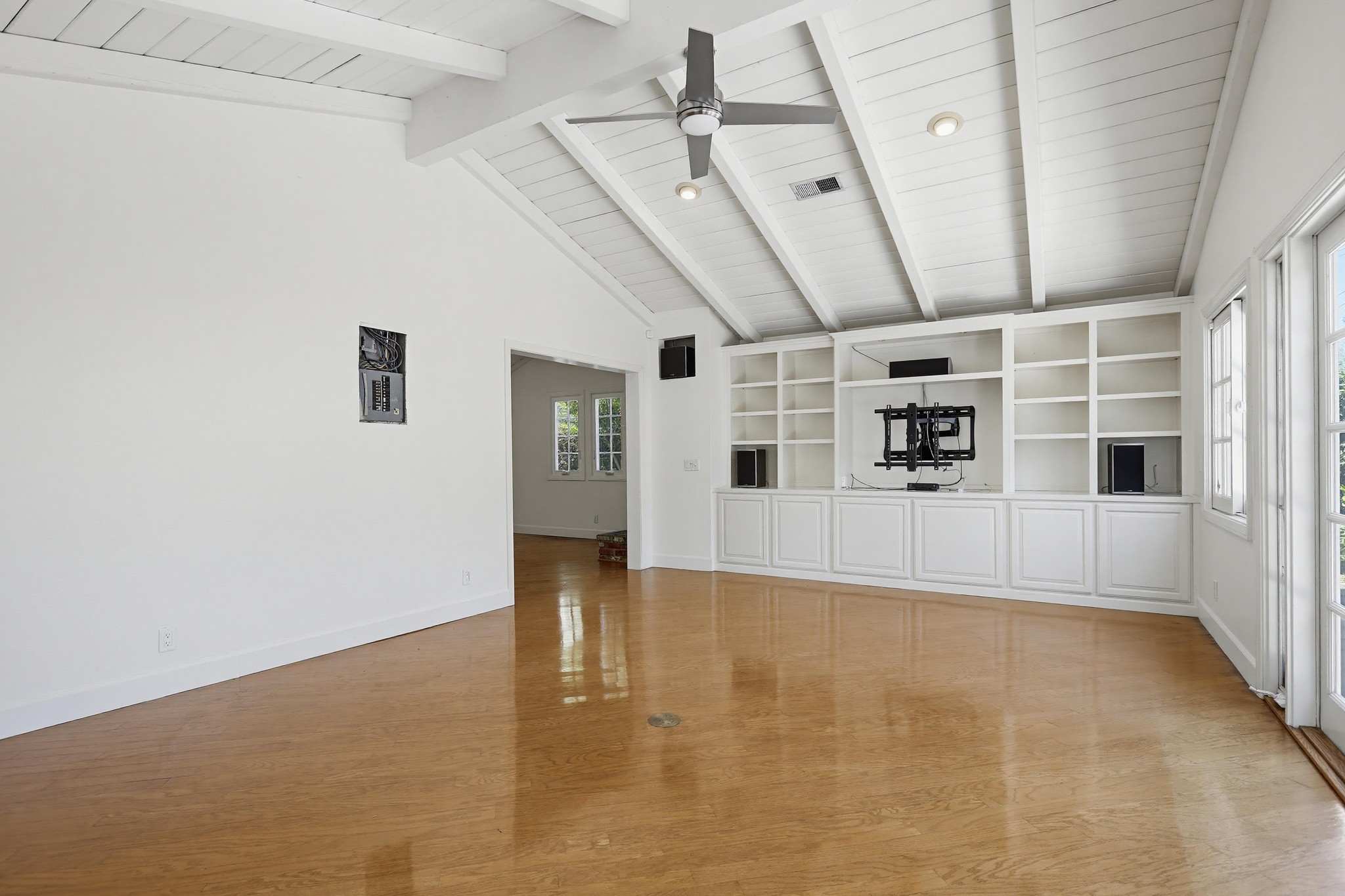 Virtual tour photo 37 of 65 for 2705 E Jacaranda Ave