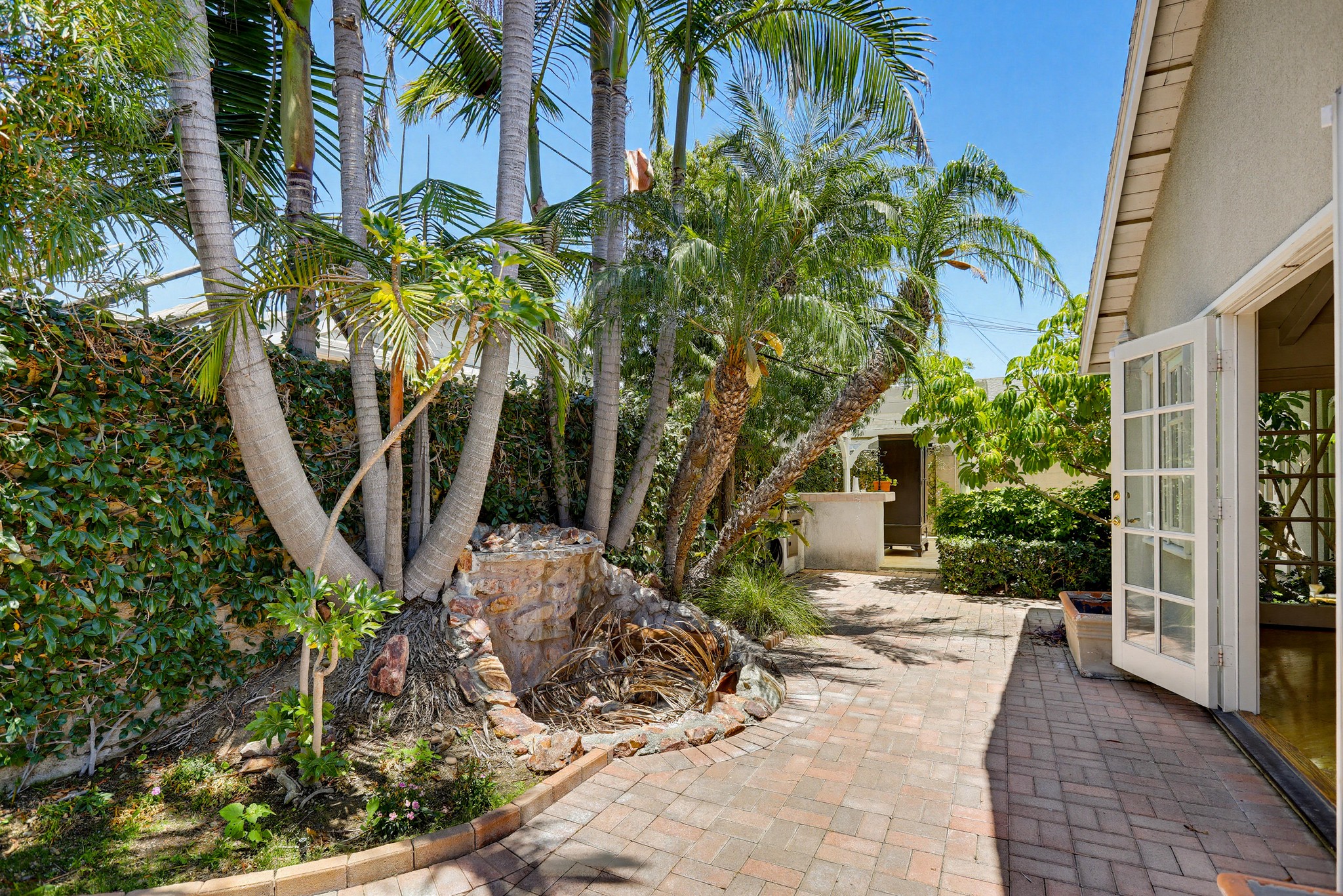 Virtual tour photo 57 of 65 for 2705 E Jacaranda Ave