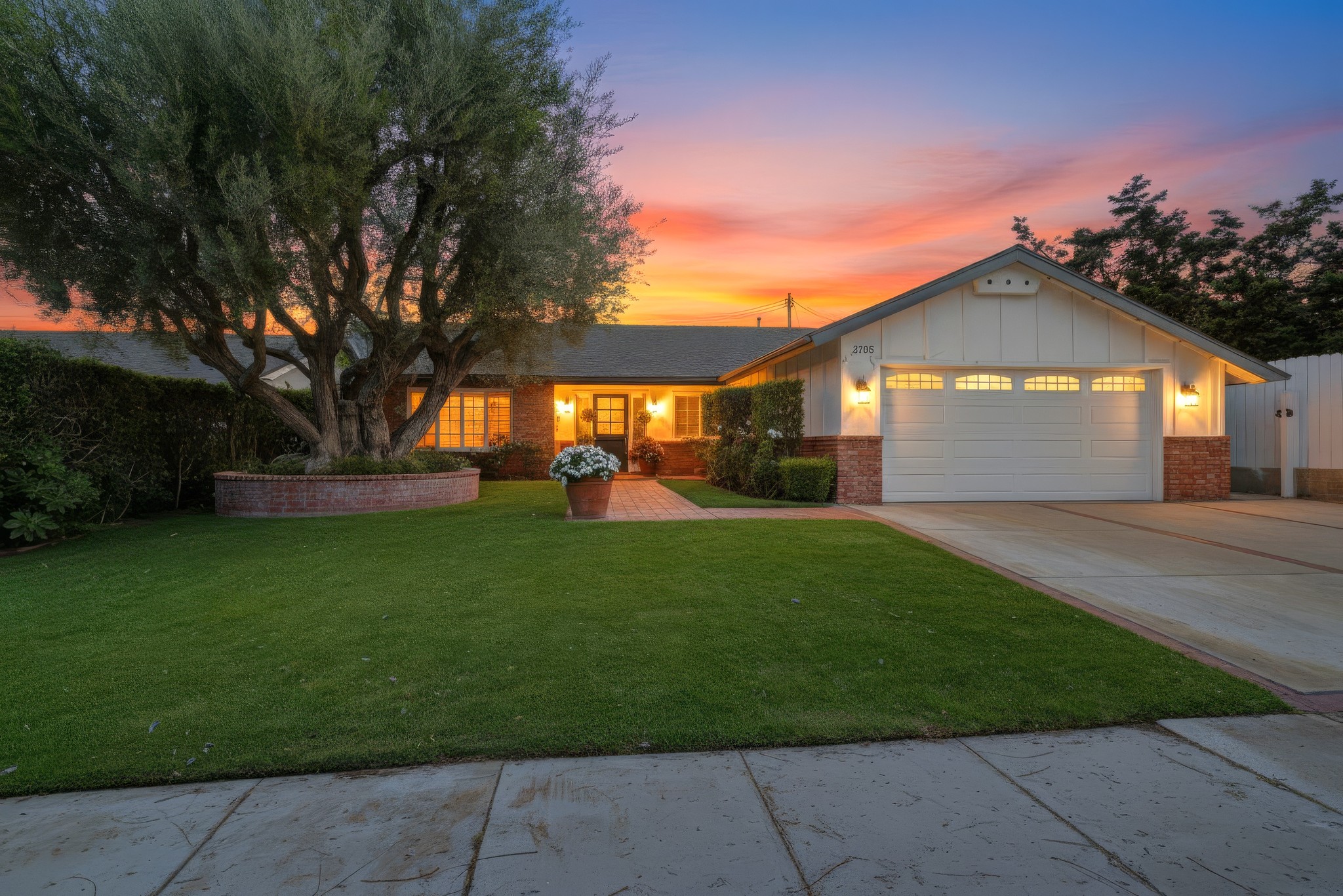 Virtual tour photo 65 of 65 for 2705 E Jacaranda Ave