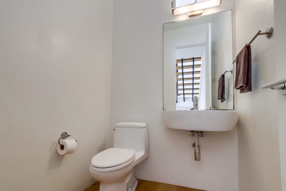 Virtual tour photo 20 of 52 for 2710 1st Ave