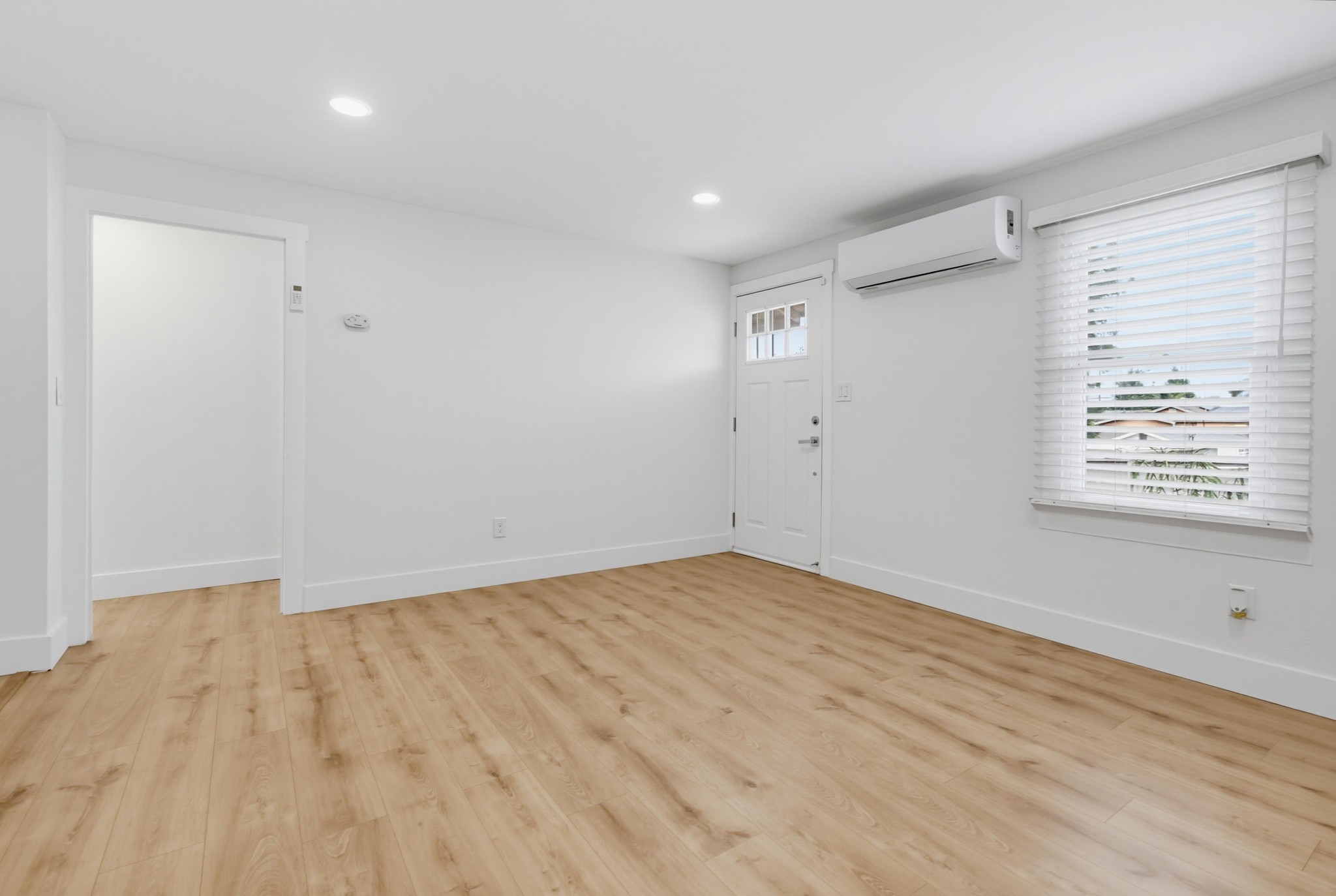 Virtual tour photo 10 of 61 for 2710 Chaffee St