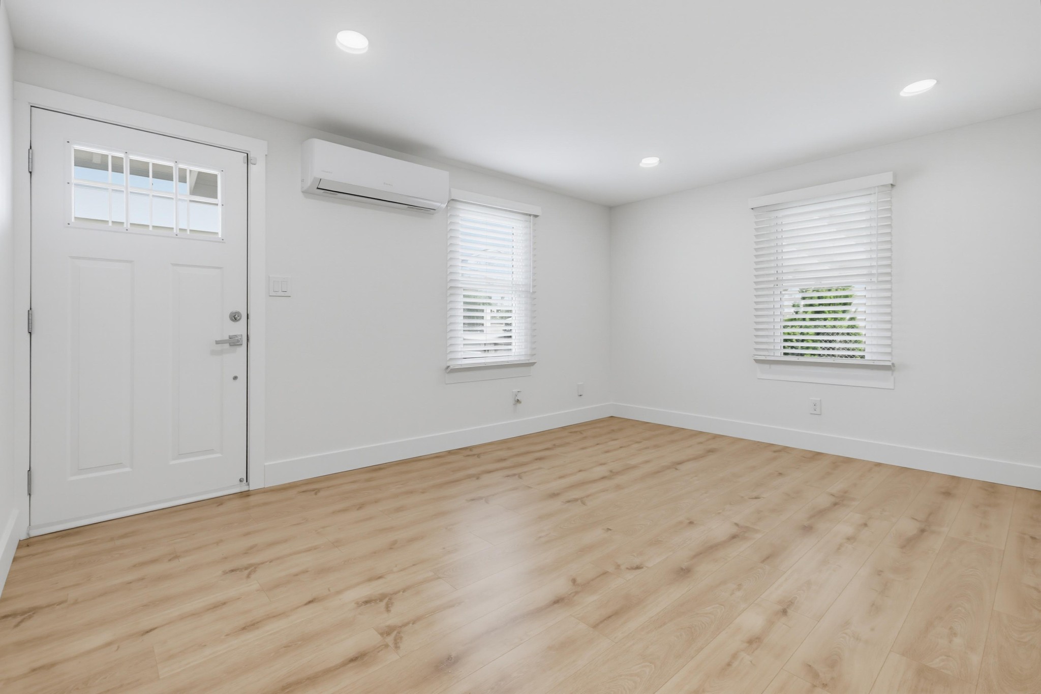 Virtual tour photo 11 of 61 for 2710 Chaffee St