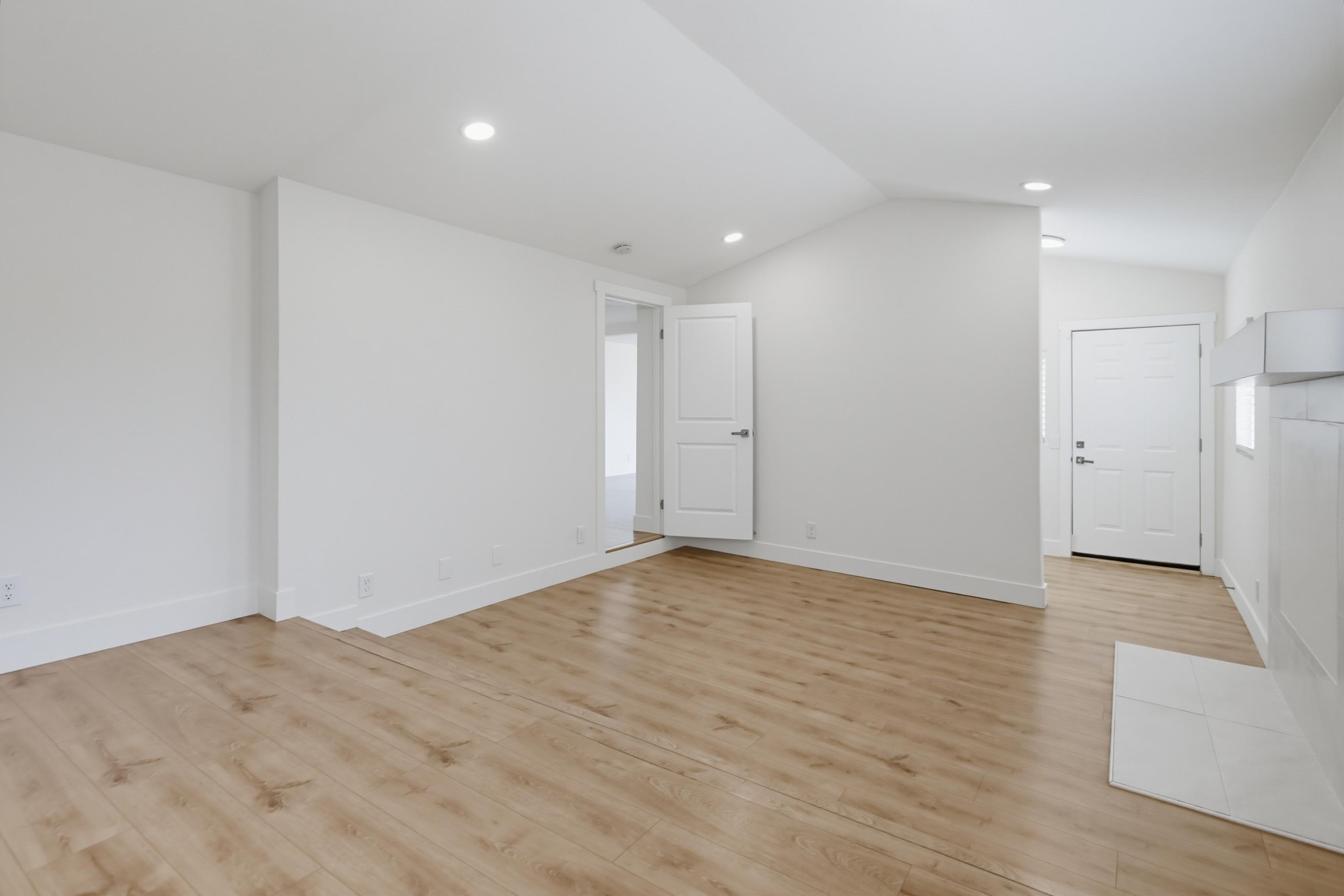 Virtual tour photo 18 of 61 for 2710 Chaffee St