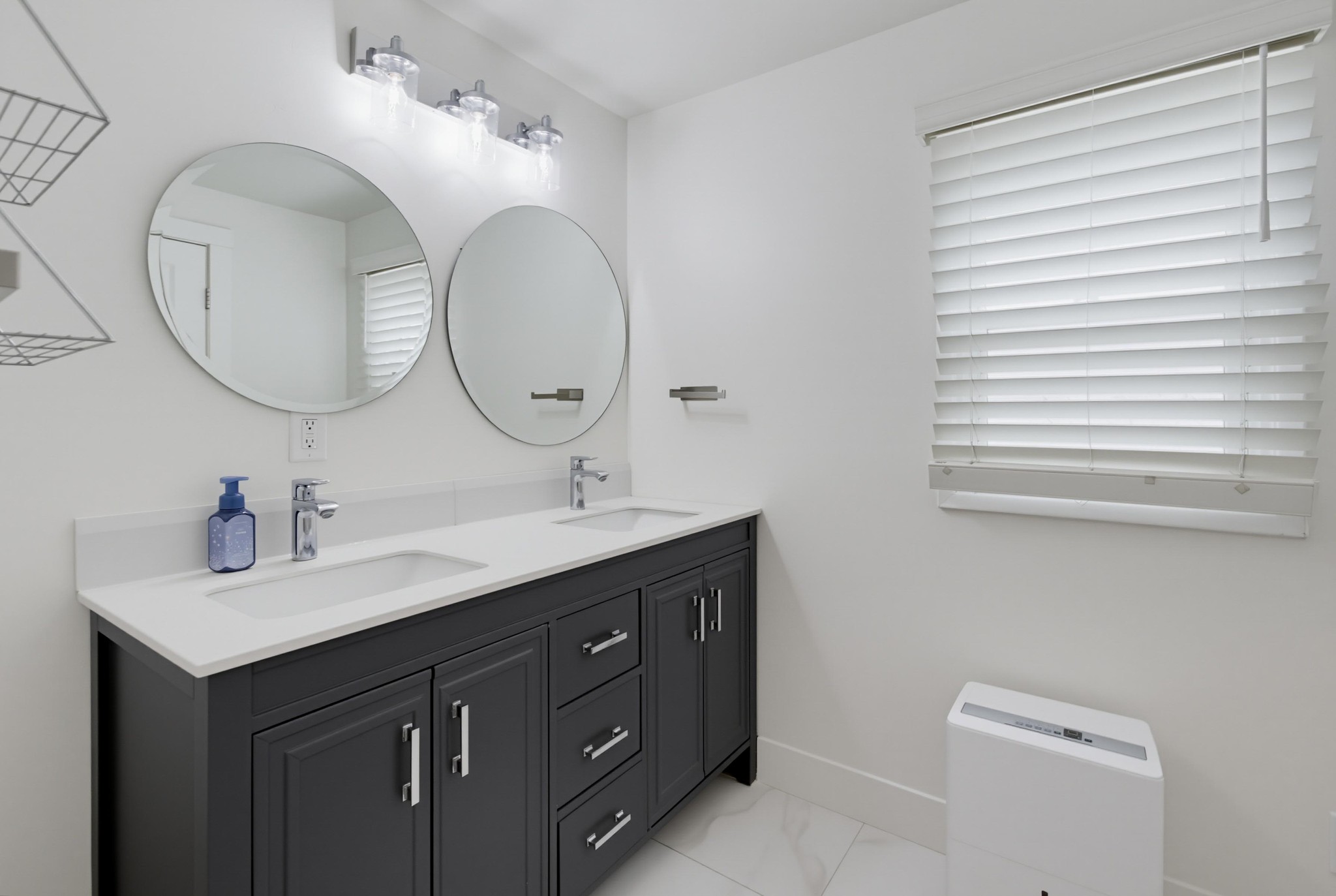 Virtual tour photo 33 of 61 for 2710 Chaffee St