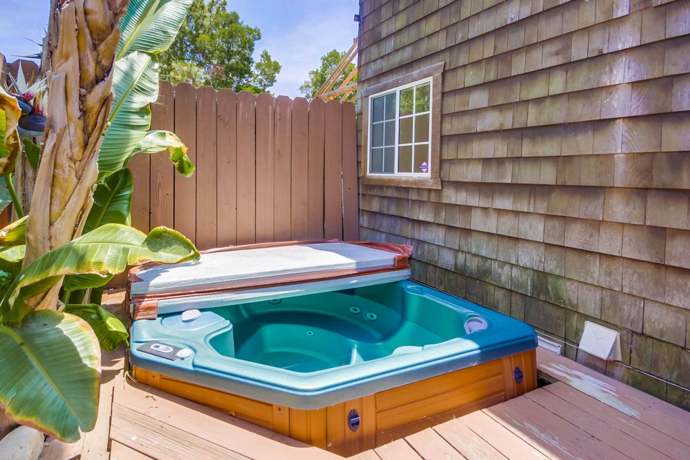 Virtual tour photo 13 of 46 for 2715 Russ Blvd
