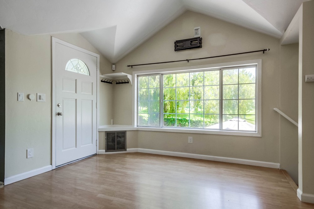 Virtual tour photo 16 of 46 for 2715 Russ Blvd