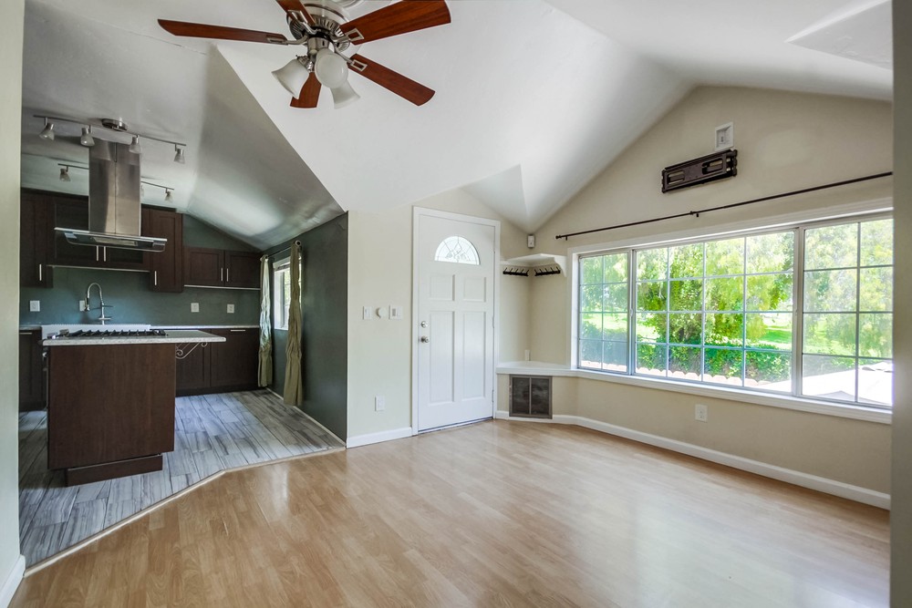 Virtual tour photo 17 of 46 for 2715 Russ Blvd