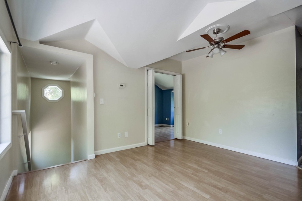 Virtual tour photo 18 of 46 for 2715 Russ Blvd