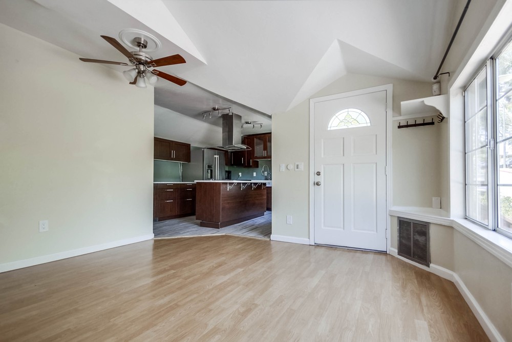 Virtual tour photo 19 of 46 for 2715 Russ Blvd