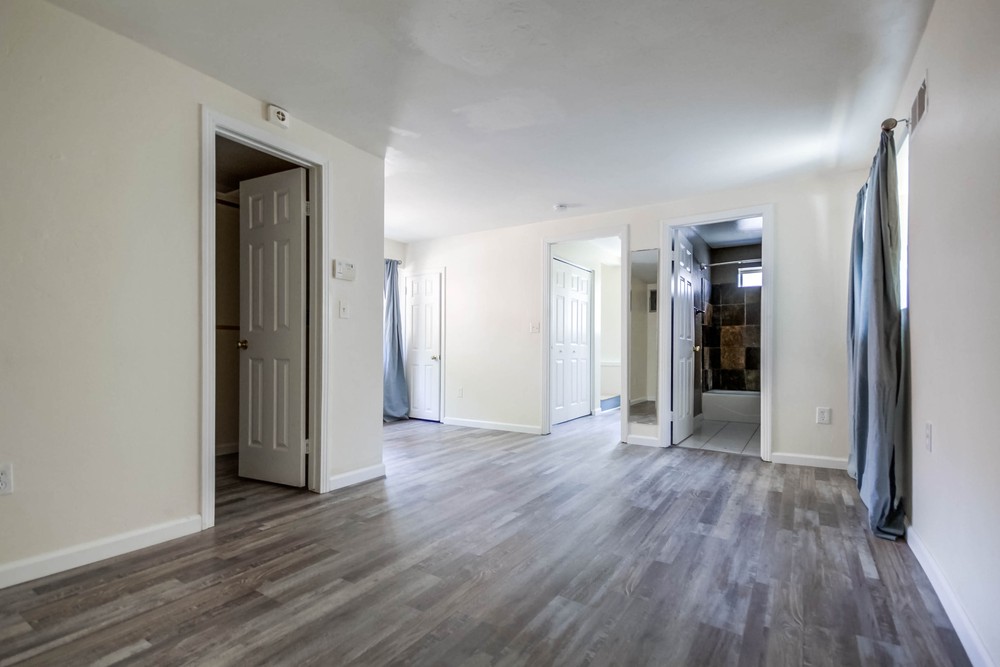 Virtual tour photo 41 of 46 for 2715 Russ Blvd