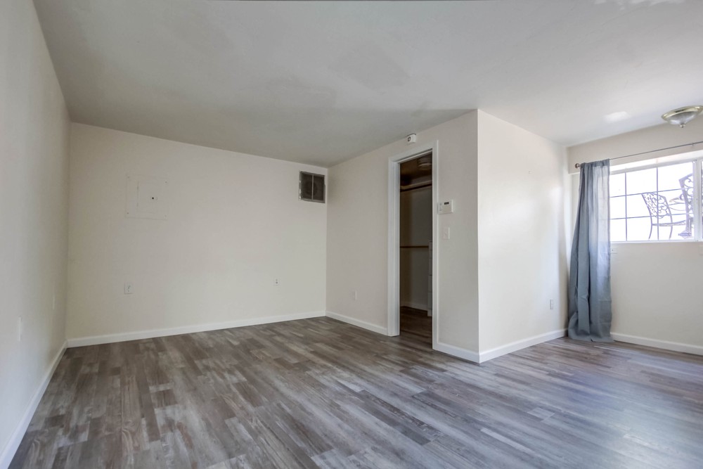 Virtual tour photo 43 of 46 for 2715 Russ Blvd