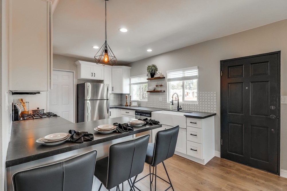 Virtual tour photo 11 of 38 for 2717 Island Ave