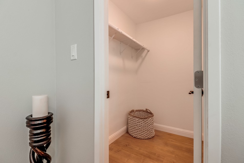 Virtual tour photo 22 of 38 for 2717 Island Ave