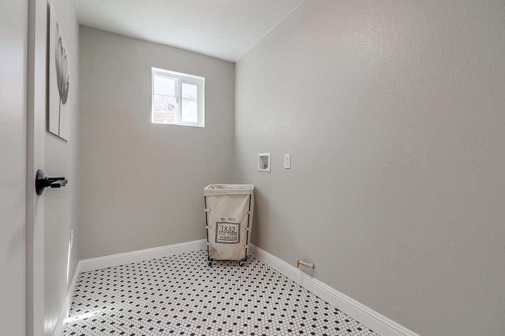 Virtual tour photo 26 of 38 for 2717 Island Ave
