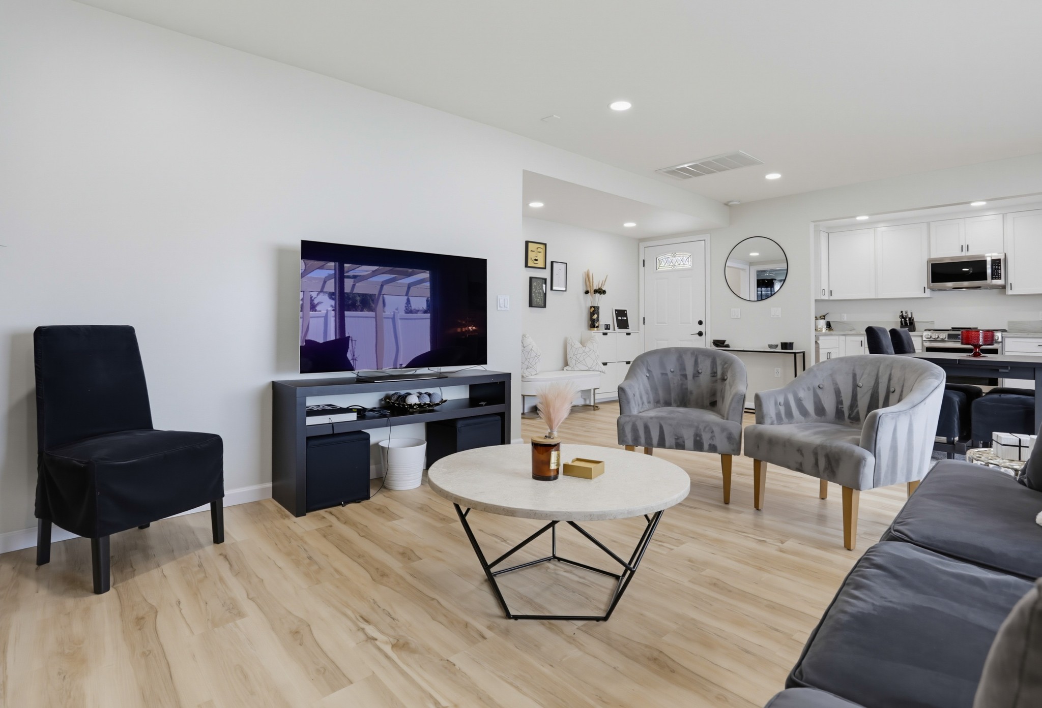Virtual tour photo 9 of 37 for 2718 Powhatan Ave