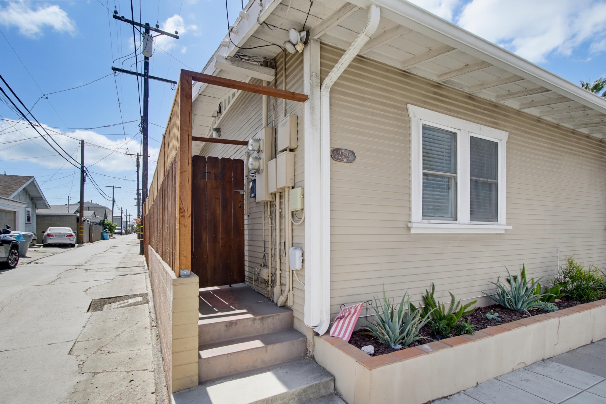 Virtual tour photo 4 of 27 for 2719 Wightman St