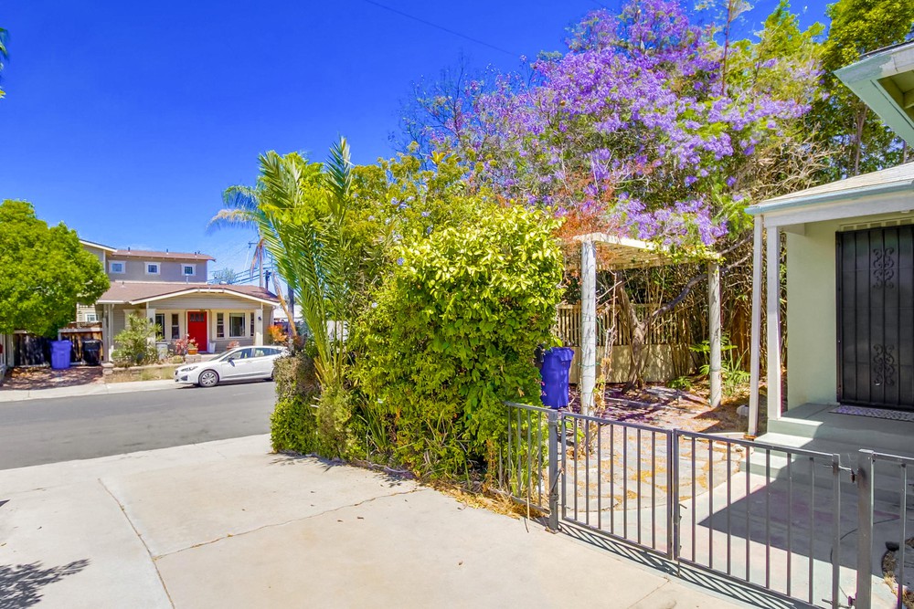 Virtual tour photo 5 of 46 for 2720 Tuberose St
